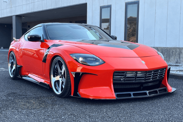 Front view of VEILSIDE Aero Complete Kit on FFZ400 RZ34 showcasing aggressive front bumper, wide fenders, and carbon hood styling.