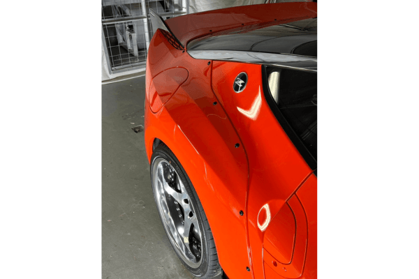 Side view of wide rear fender from VEILSIDE Aero Kit on FFZ400 RZ34, showing bolt-on overfender design and wheel fitment.