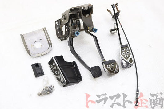 [USED] NISSAN OEM Pedal Set with RAZO Pedal Covers - BNR32 #2100419354