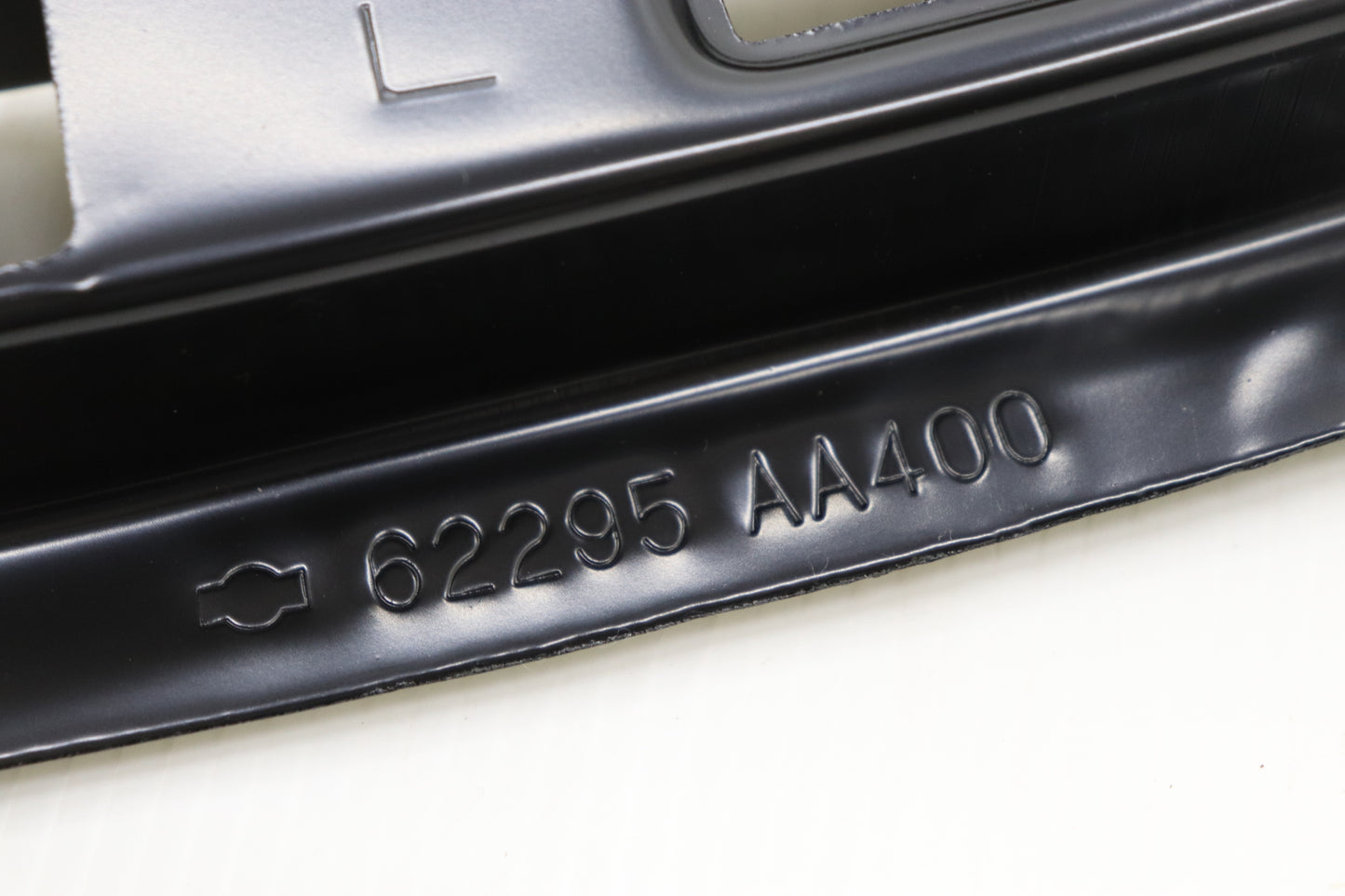 Нижний фиксатор переднего бампера NISSAN, левый - Skyline BNR34 #663101683