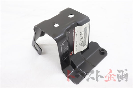 Кронштейн переднего бампера Mitsubishi, правый - Evo 9 CT9A ##868101014