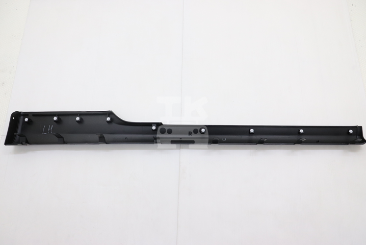 Nissan Side Skirt Unpainted LHS - BNR34 #663101641