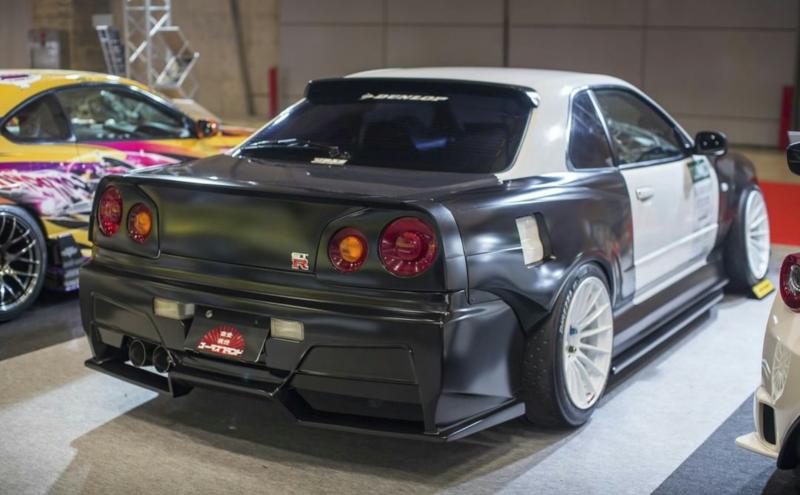 URAS TYPE-RR Rear Fender +80mm - Skyline R34 2Dr