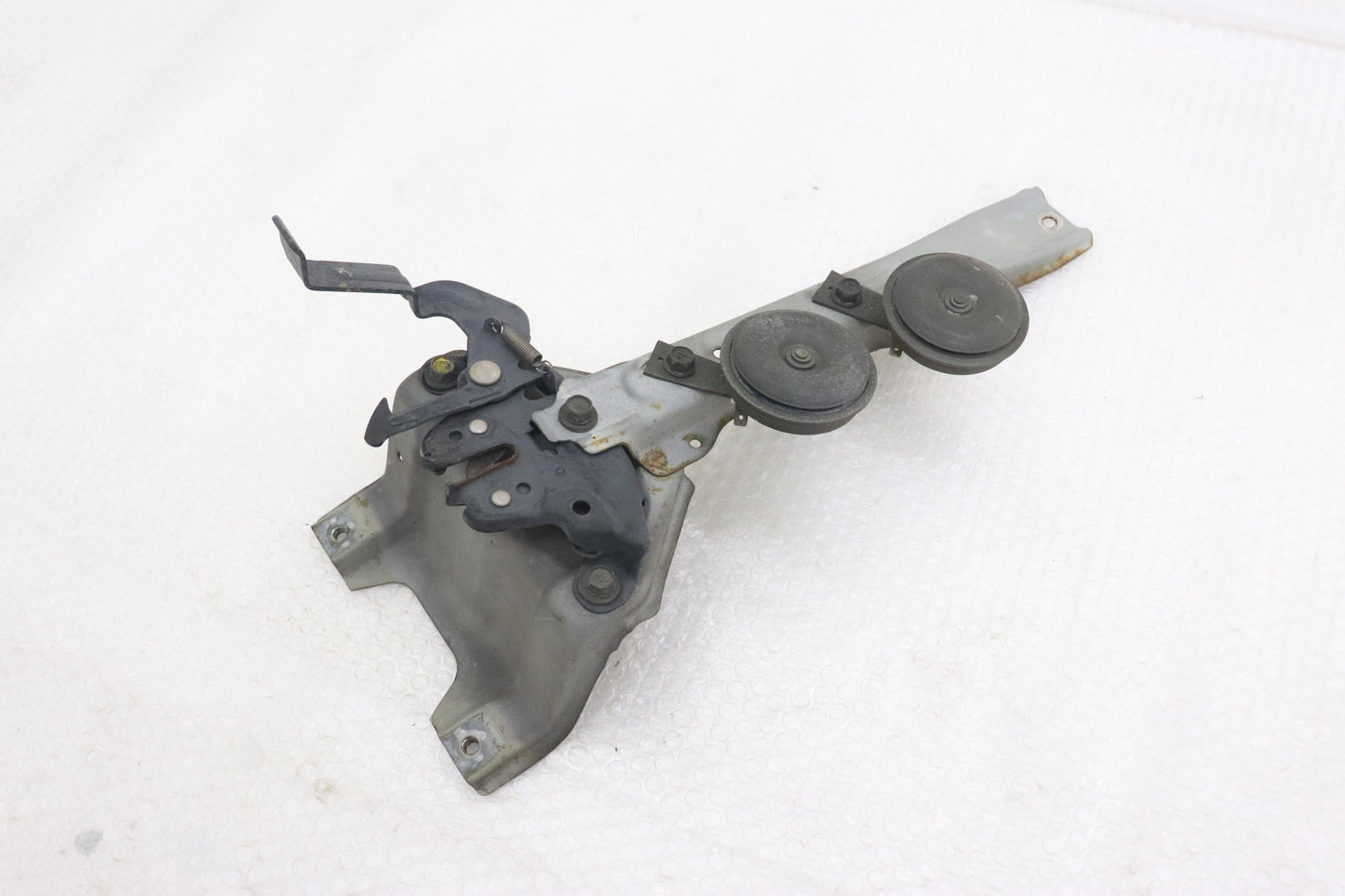[USED] NISSAN Hood Latch (Bonnet Catch) - Skyline ER34 25GT Turbo (Late Model) 4-Door #1100333102