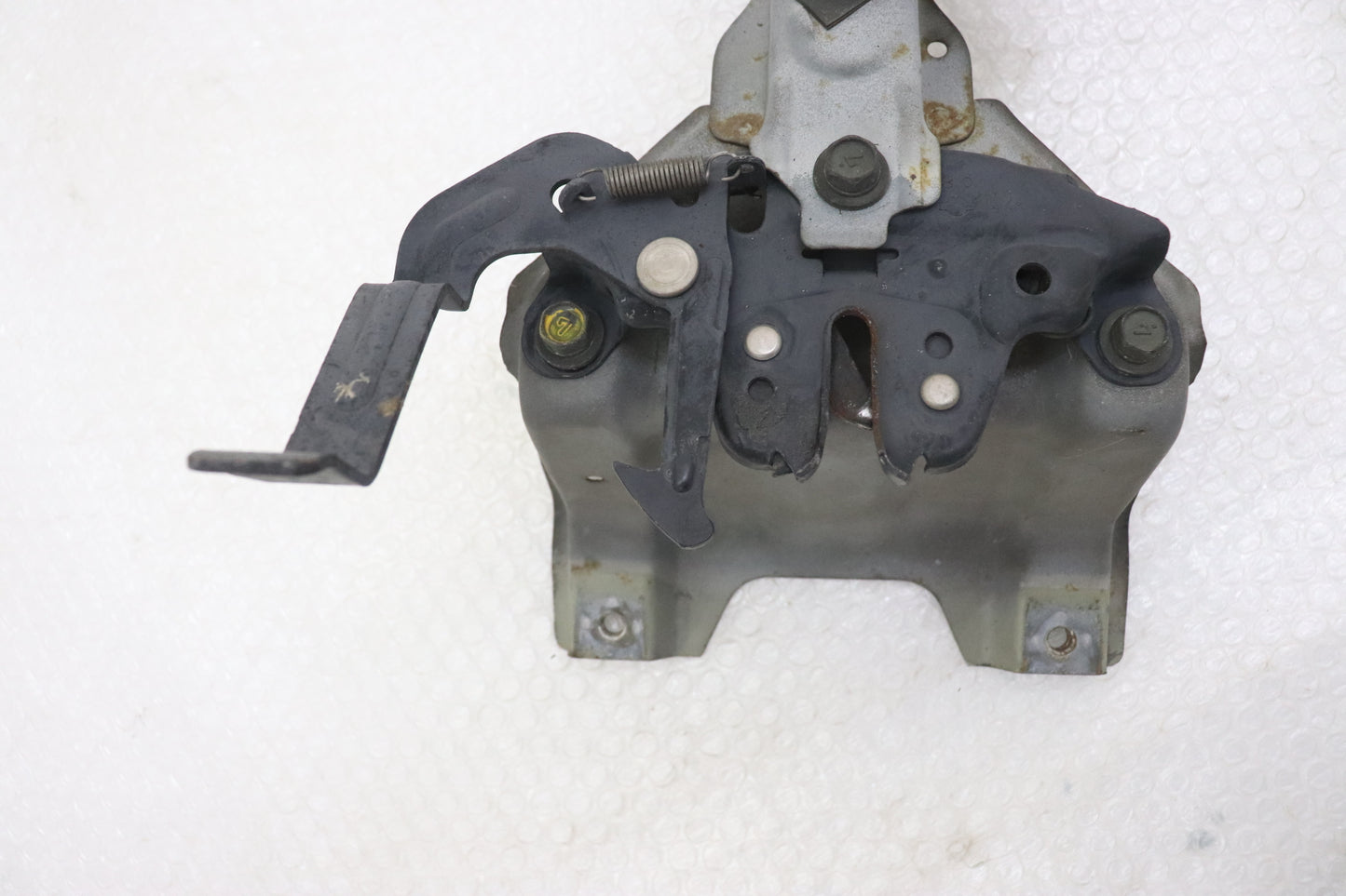 [USED] NISSAN Hood Latch (Bonnet Catch) - Skyline ER34 25GT Turbo (Late Model) 4-Door #1100333102