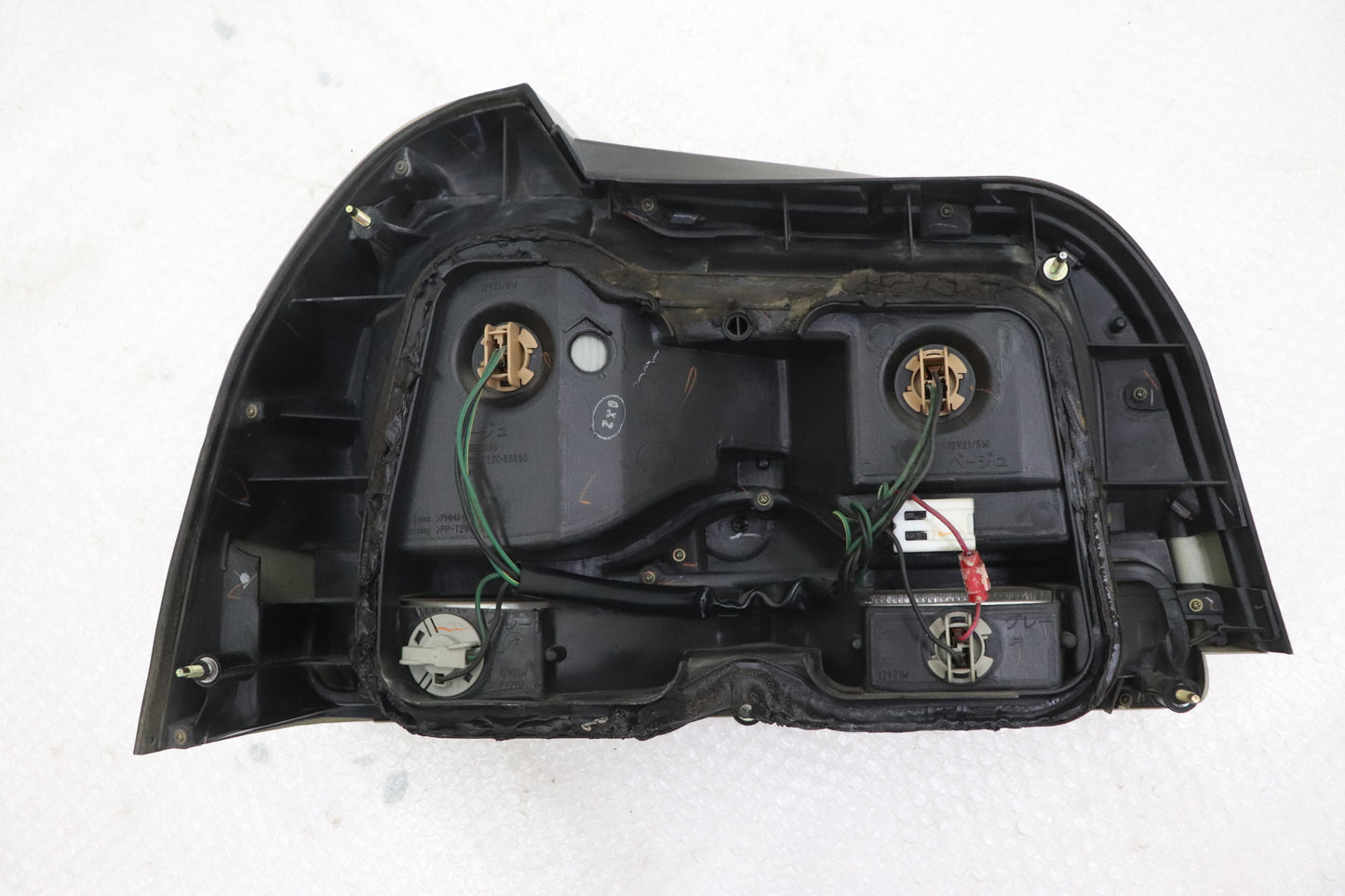 [USED] NISSAN Tail Light (Driver Side) – Nissan Skyline ER34 25GT Turbo (Late Model) 4-Door #1100333119
