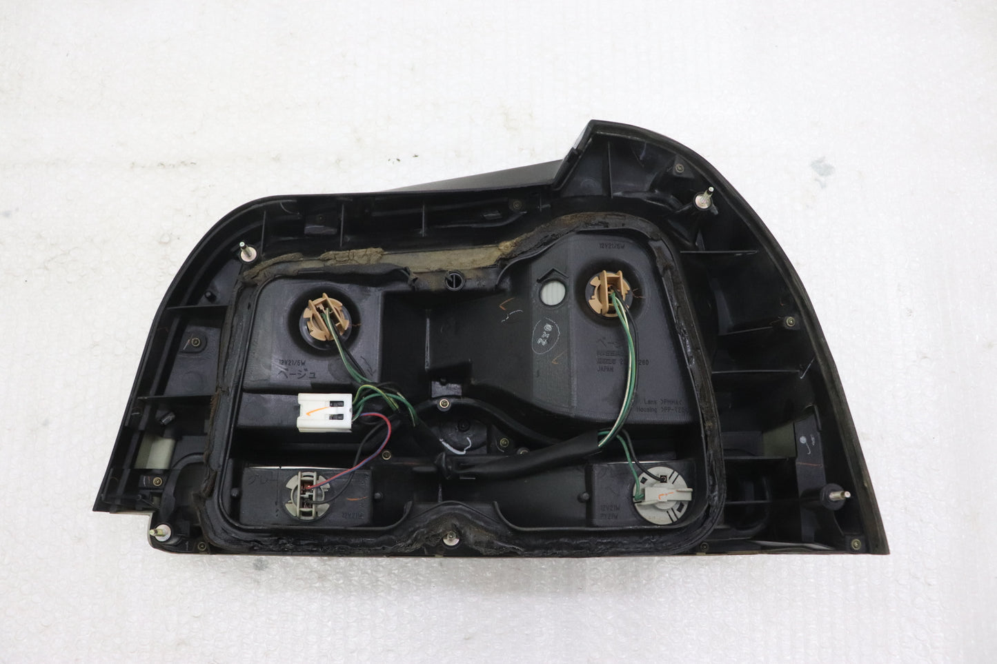 [USED] NISSAN Tail Light (Passenger Side) – Skyline ER34 25GT Turbo (Late Model) 4-Door #1100333120