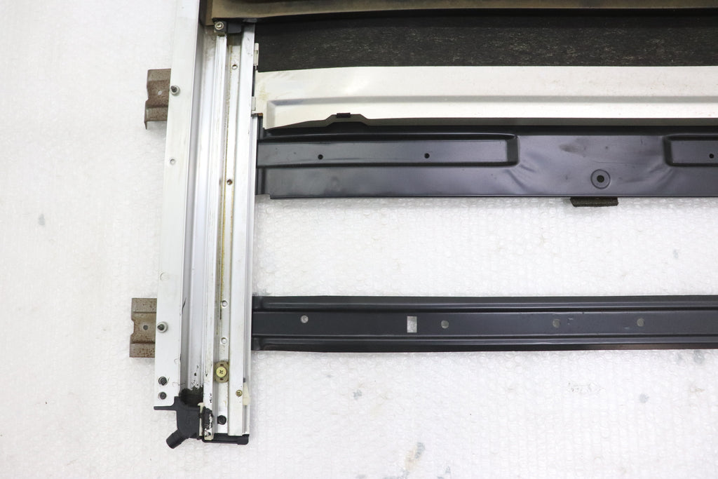 [USED] NISSAN Sunroof Rare – Skyline ER34 25GT Turbo (Late Model) 4-Door #1100333177
