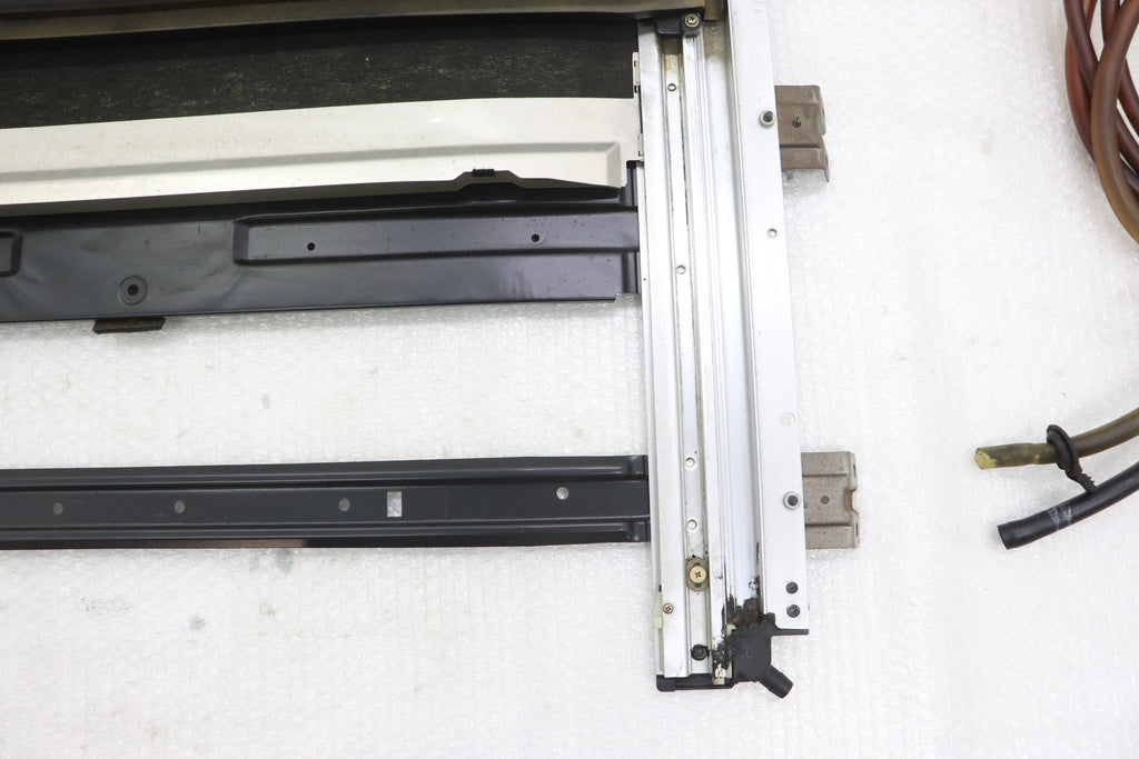 [USED] NISSAN Sunroof Rare – Skyline ER34 25GT Turbo (Late Model) 4-Door #1100333177
