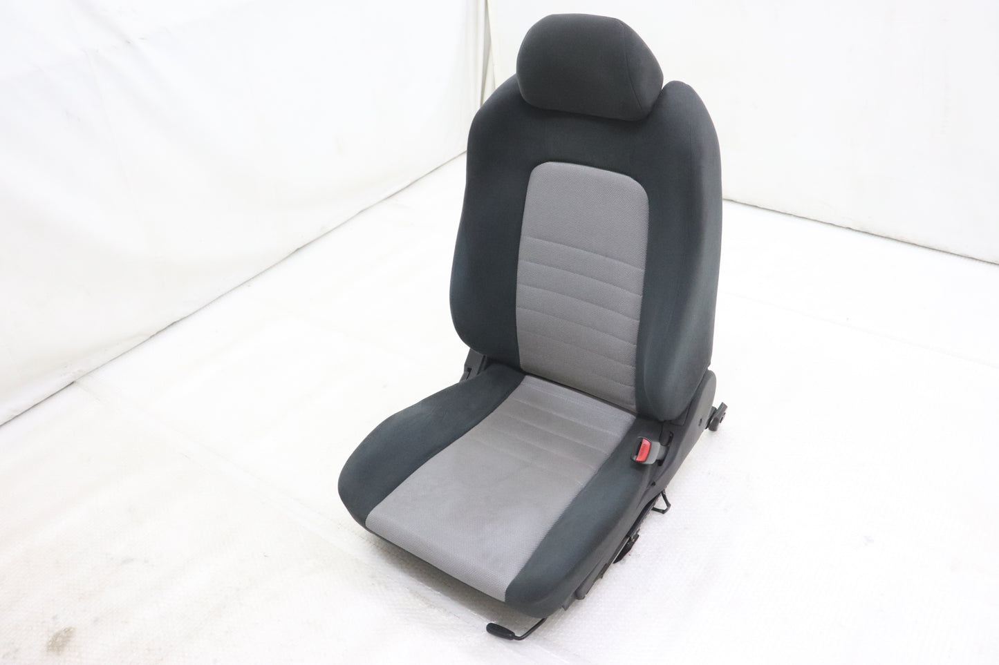 [USED] NISSAN Driver Seat – Skyline ER34 25GT Turbo (Late Model) 4-Door #1100333201