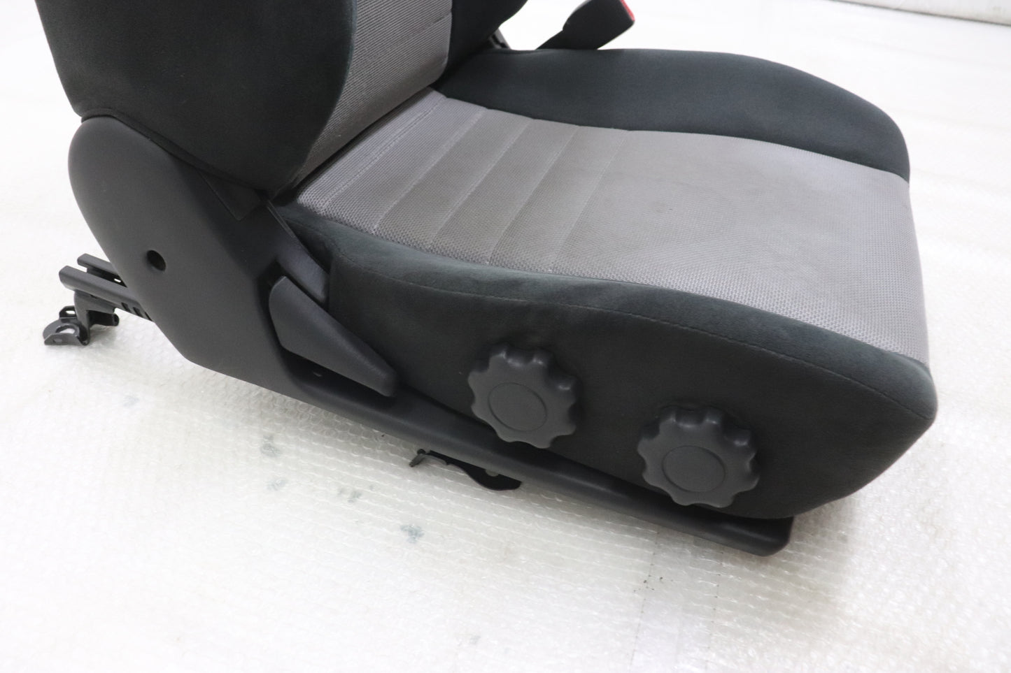 [USED] NISSAN Driver Seat – Skyline ER34 25GT Turbo (Late Model) 4-Door #1100333201