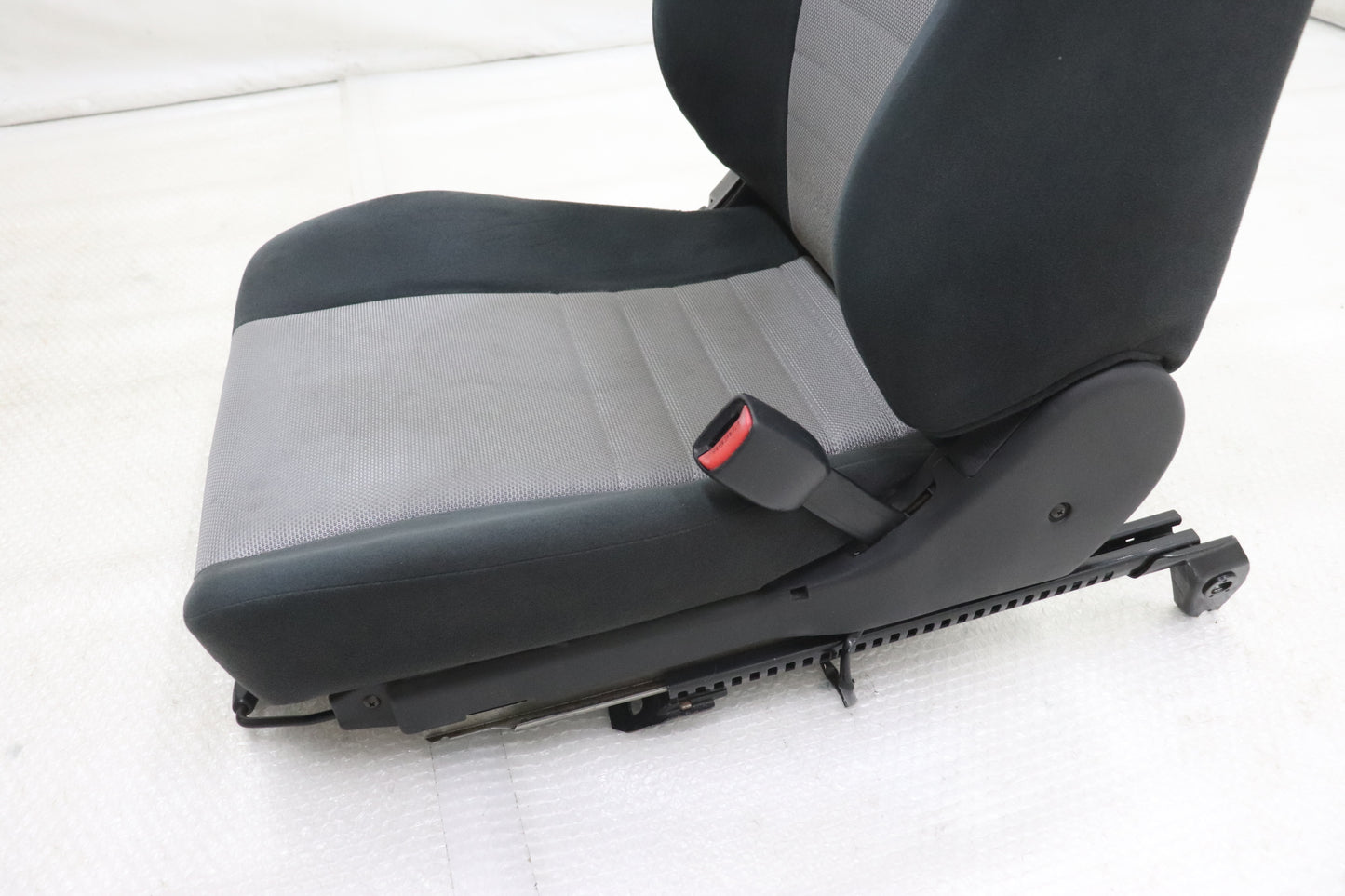 [USED] NISSAN Driver Seat – Skyline ER34 25GT Turbo (Late Model) 4-Door #1100333201