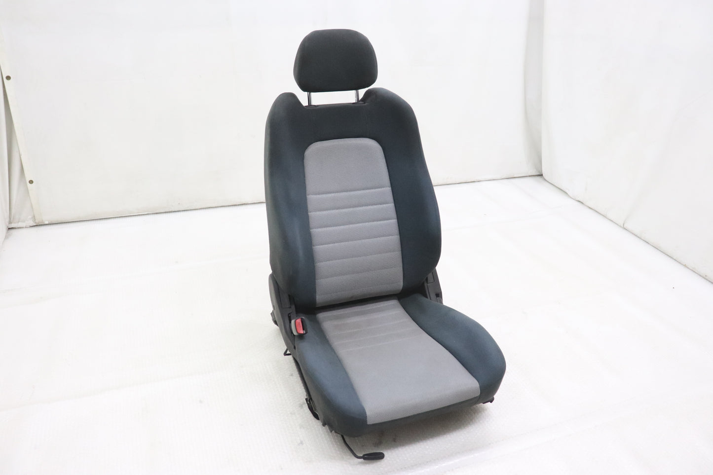 [USED] NISSAN Passenger Seat – Skyline ER34 25GT Turbo (Late Model) 4-Door #1100333202