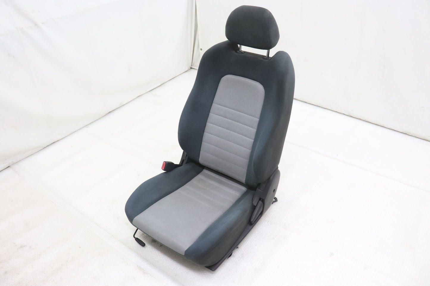 [USED] NISSAN Passenger Seat – Skyline ER34 25GT Turbo (Late Model) 4-Door #1100333202