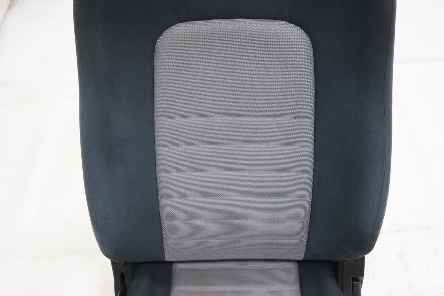 [USED] NISSAN Passenger Seat – Skyline ER34 25GT Turbo (Late Model) 4-Door #1100333202