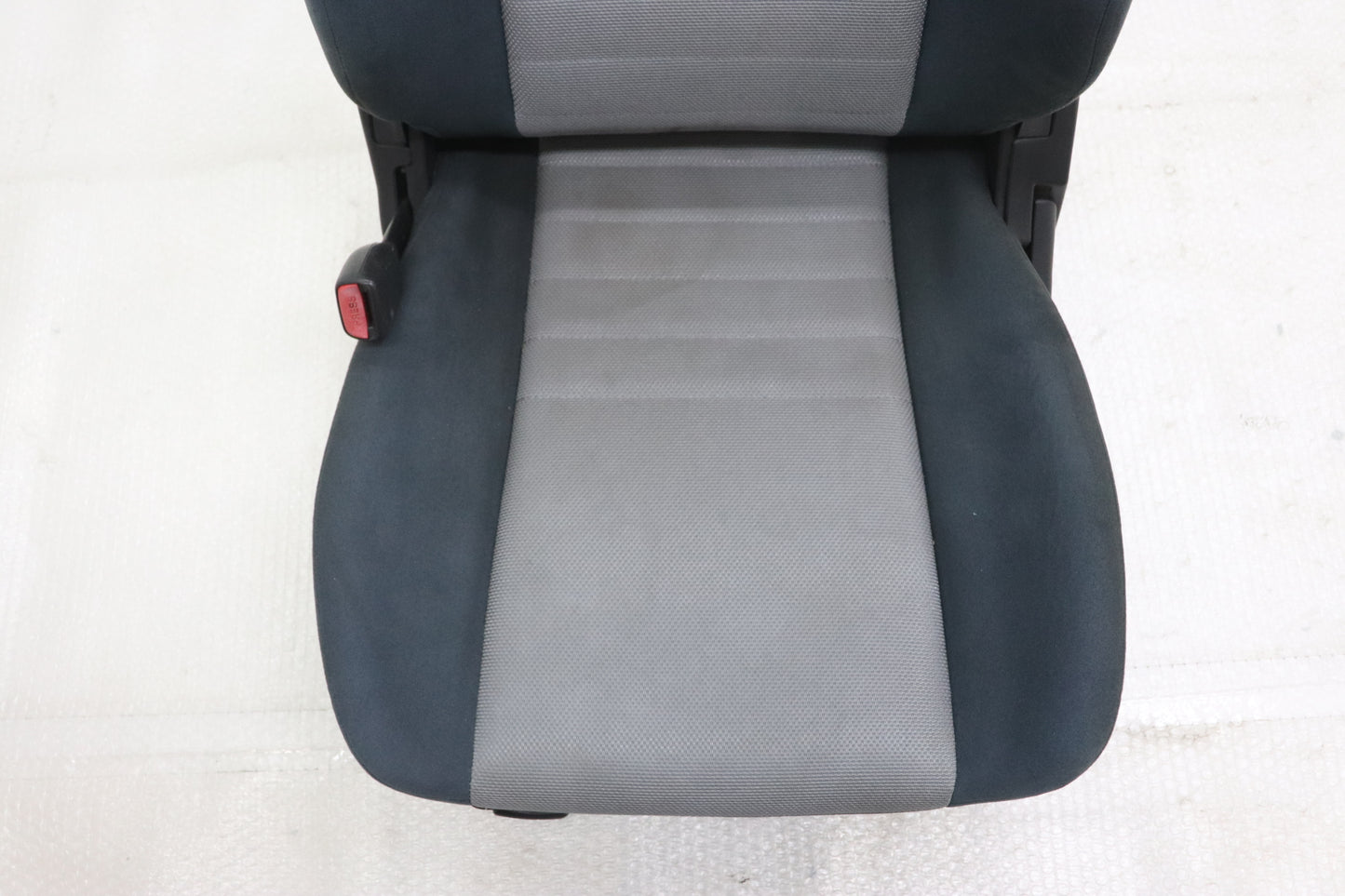[USED] NISSAN Passenger Seat – Skyline ER34 25GT Turbo (Late Model) 4-Door #1100333202