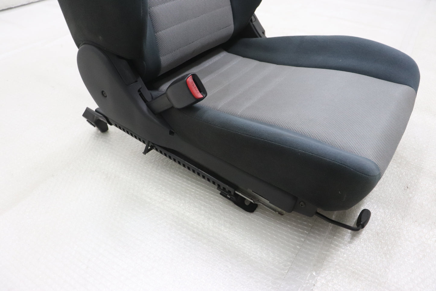 [USED] NISSAN Passenger Seat – Skyline ER34 25GT Turbo (Late Model) 4-Door #1100333202