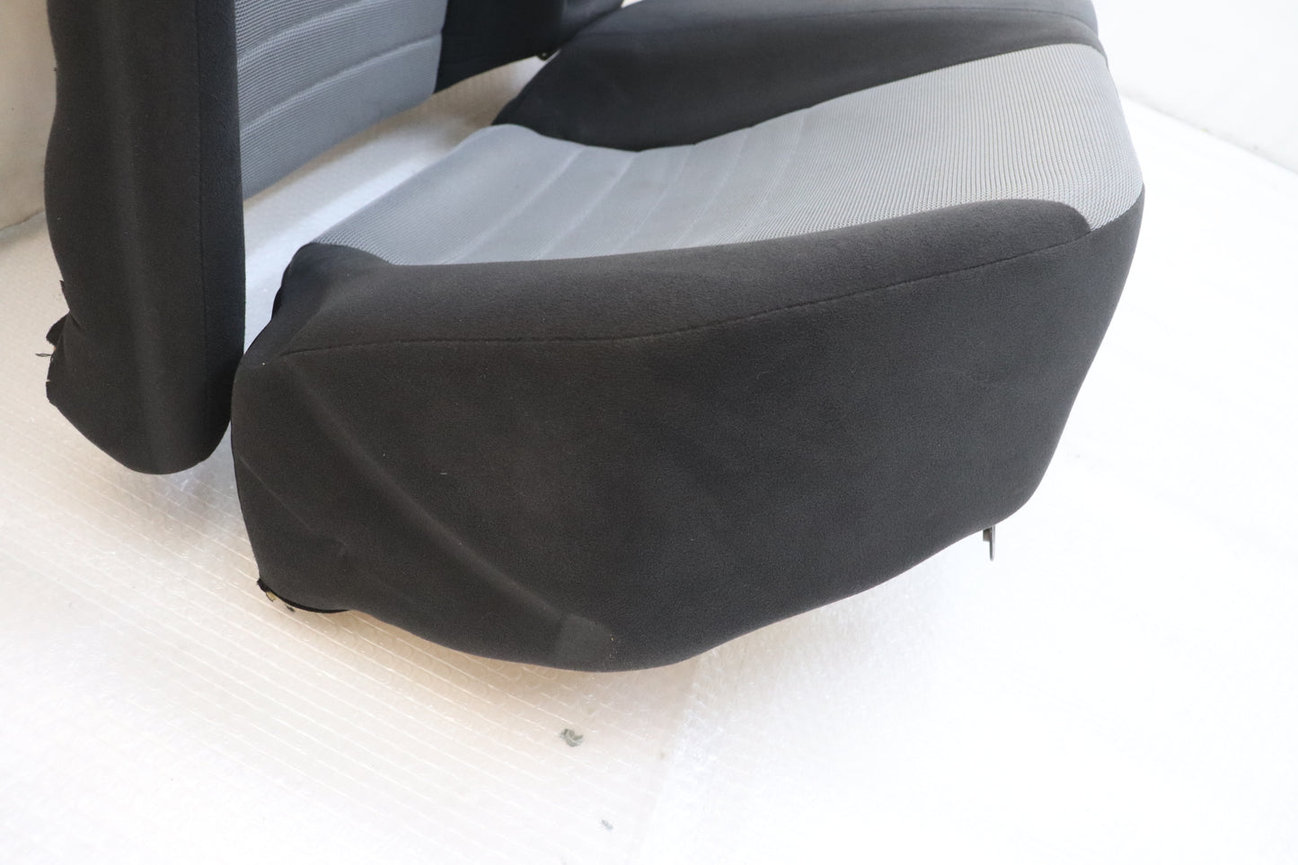 [USED] NISSAN Rear Seat Set – Skyline ER34 25GT Turbo (Late Model) 4-Door #1100333203
