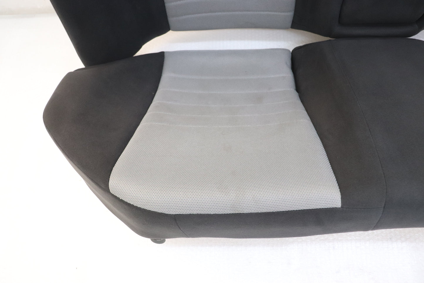 [USED] NISSAN Rear Seat Set – Skyline ER34 25GT Turbo (Late Model) 4-Door #1100333203