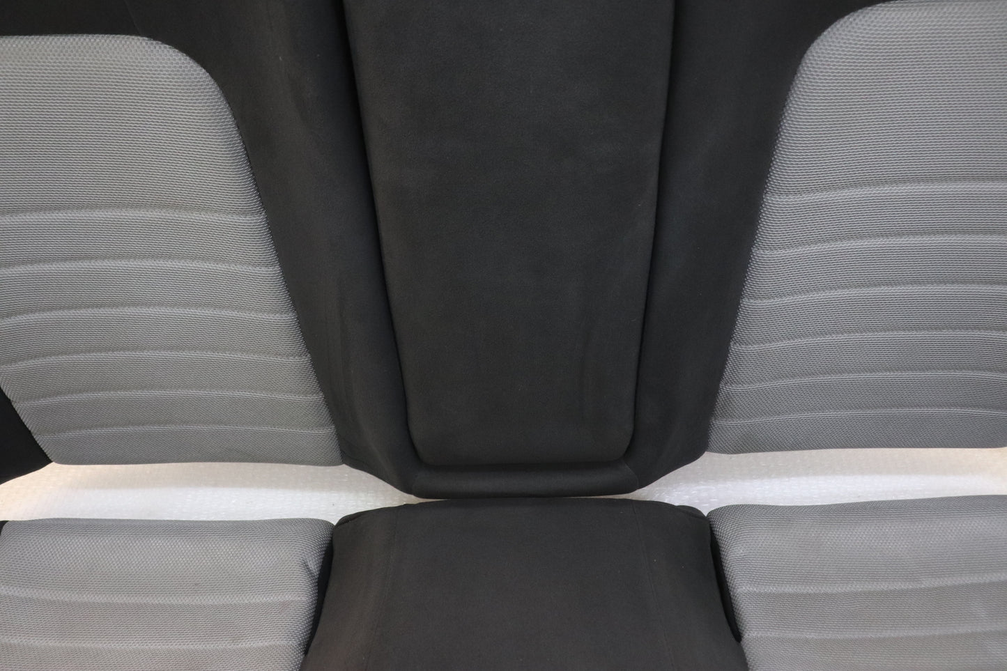 [USED] NISSAN Rear Seat Set – Skyline ER34 25GT Turbo (Late Model) 4-Door #1100333203