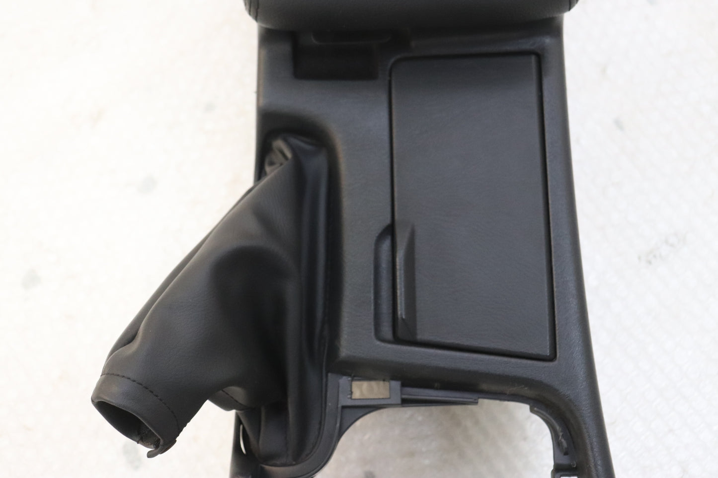 [USED] NISSAN Center Console – Skyline ER34 25GT Turbo (Late Model) 4-Door #1100333206