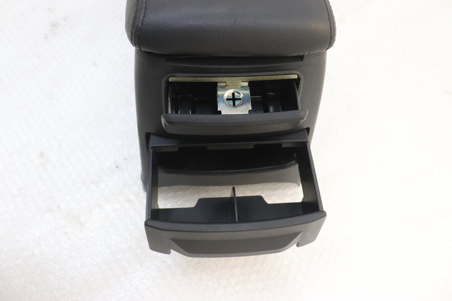[USED] NISSAN Center Console – Skyline ER34 25GT Turbo (Late Model) 4-Door #1100333206