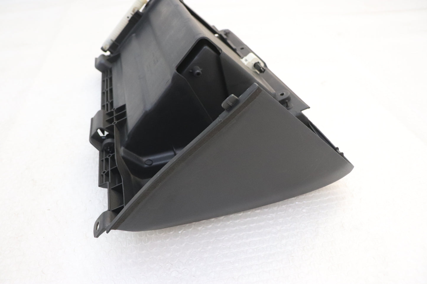 [USED] NISSAN Glove Box – Skyline ER34 25GT Turbo (Late Model) 4-Door #1100333207