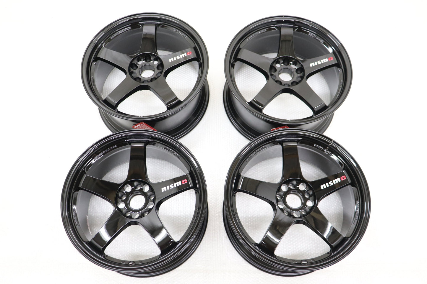 NISMO LMGT4 18 inch Gloss Black - Set of 4